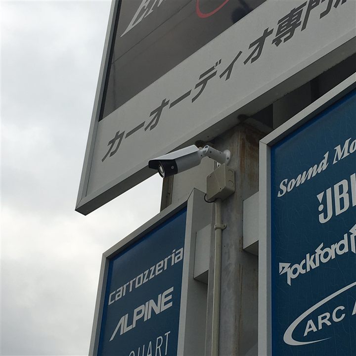 糟屋郡のカー用品専門店に設置した防犯カメラ