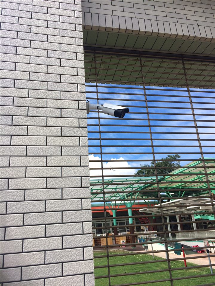 糸島市の保育園に設置した防犯カメラ